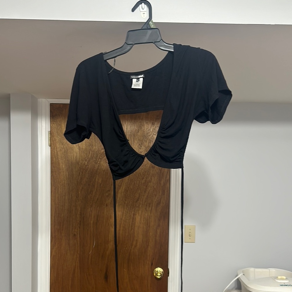SEXY BLACK CROP TOP TIE IN THE BACK 🖤
